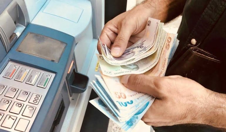 milyonlari-etkiliyor-bankalar-atm-para-cekme-limitlerini-degistirdi-yeni-rakamlar-aciklandi-2-S8yAbQiR.jpeg