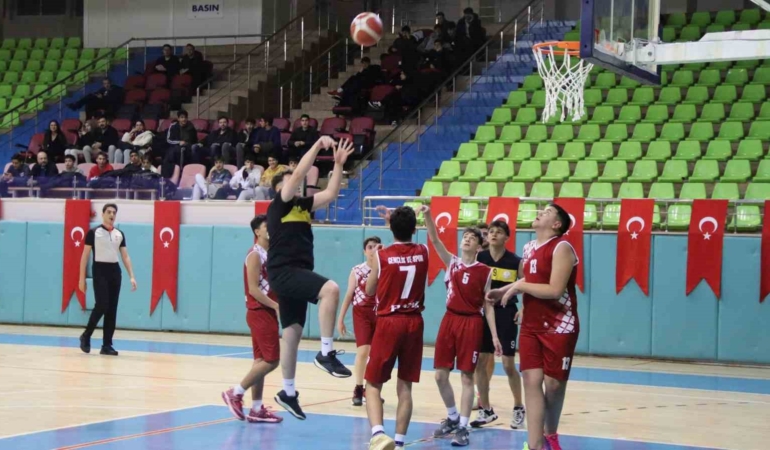 elazigda-basketbol-u18-yerel-lig-mucadelesi-basladi-kOrBmVAA.jpg