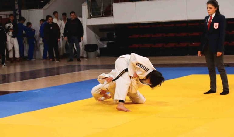 elazigda-judo-musabakalari-tamamlandi-22G9vmxY.jpg