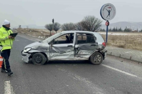 elazigda-trafik-kazasi-1i-agir-3-kisi-yaralandi-yGIMwNLX.jpg